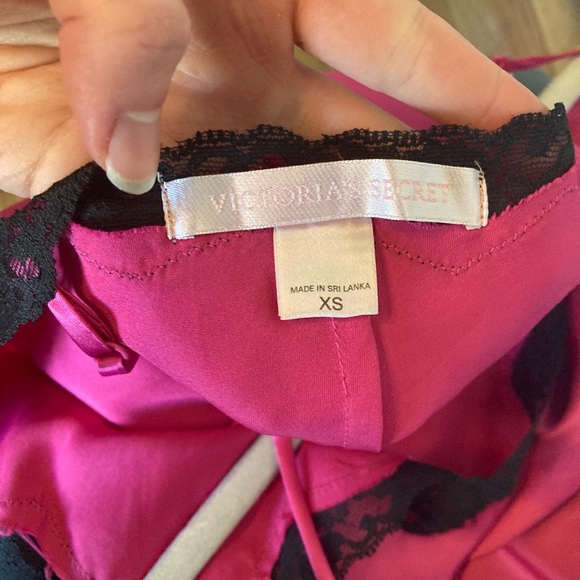 Victoria’s Secret hot pink slip - Picture 4 of 4